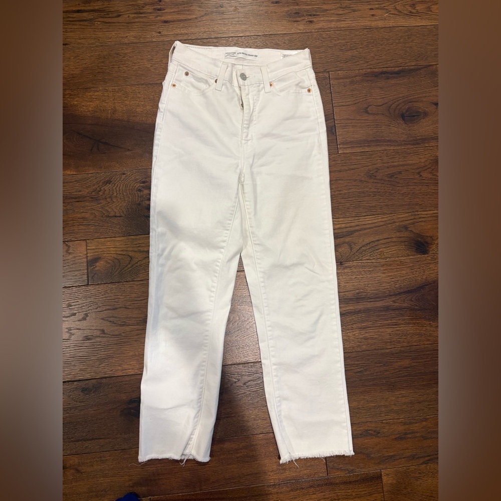 Signature by Levi Strauss Women's Straight Leg Jeans in White
